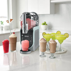 Ninja SLUSHi™ 96 oz. Machine professionnelle pour boissons glacées avec 2 gobelets à bulles isolés - FS305CCO - Boîte ouverte